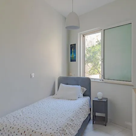 Sylvie Comfort Living